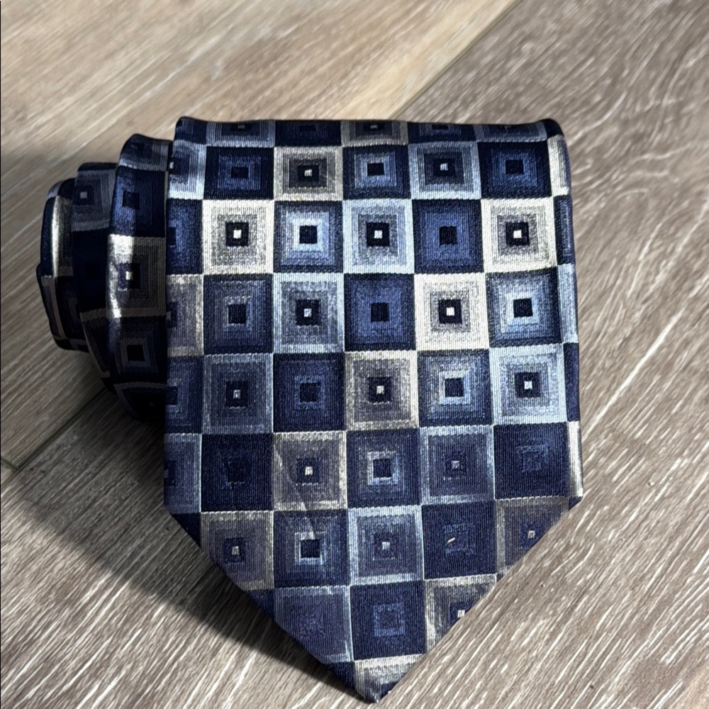 Bachrach Blue and Gray Geometric Silk Tie